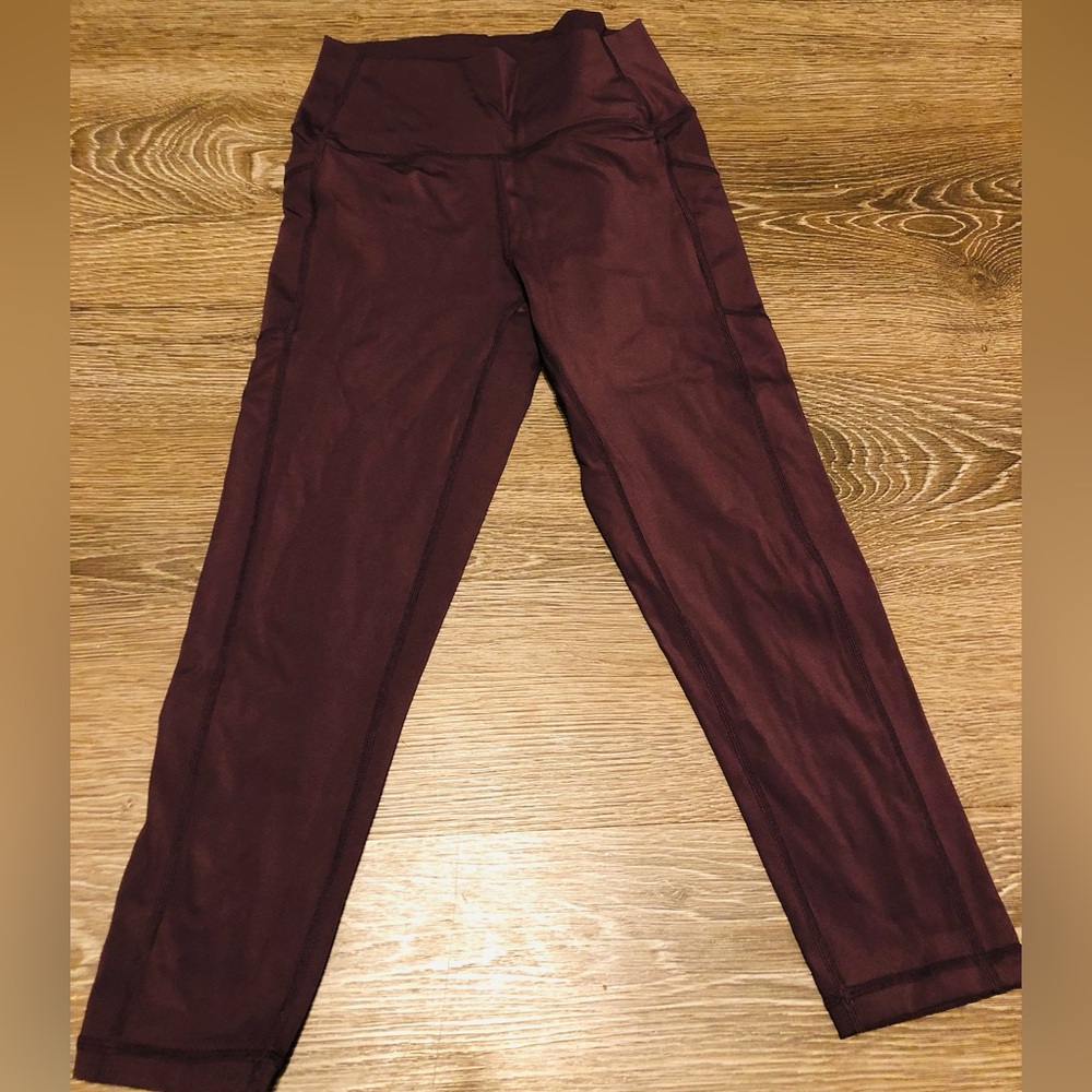 Zyia activewear purple light n’ tight leggings, size 6/8 with pockets